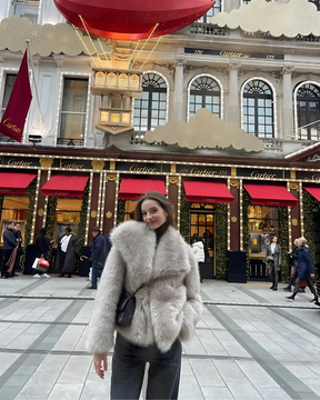 Casaco Sabrina felpuda e gola ampla