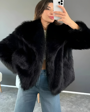 Casaco Sabrina felpuda e gola ampla