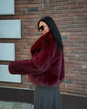 Casaco Sabrina felpuda e gola ampla